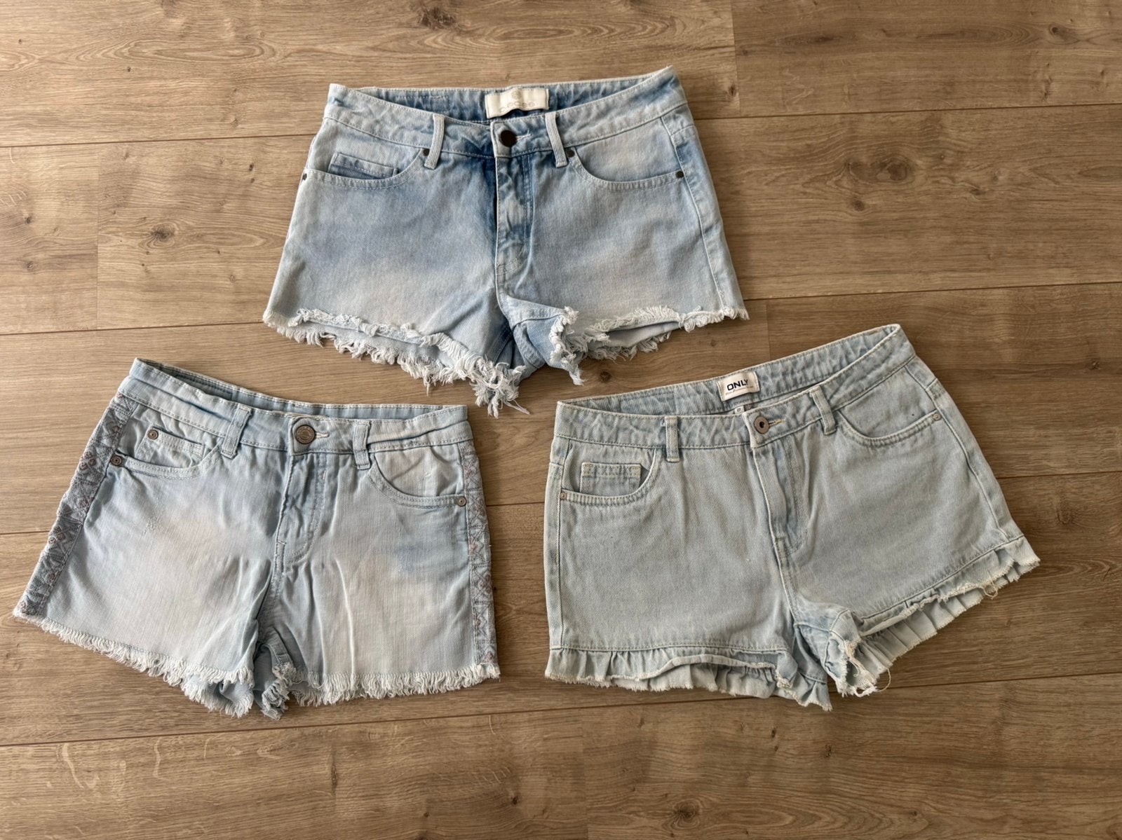 Dames jeans short maat XS/27 Pieces, Only en Clockhouse, Ophalen of Verzenden, Zo goed als nieuw, Blauw, W27 (confectie 34) of kleiner
