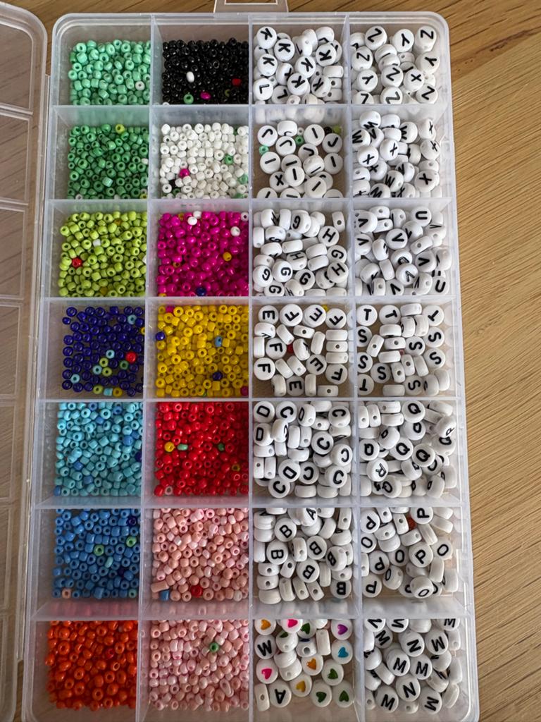 Grote set kralen, sluitingen en draad voor sieraden maken, Hobby en Vrije tijd, Kralen en Sieraden maken, Ophalen, Gebruikt, Kraal