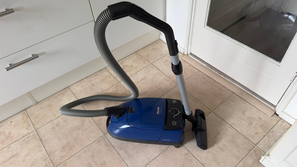 Miele stofzuiger, Witgoed en Apparatuur, Stofzuigers, Ophalen, Gebruikt, 1200 tot 1600 watt