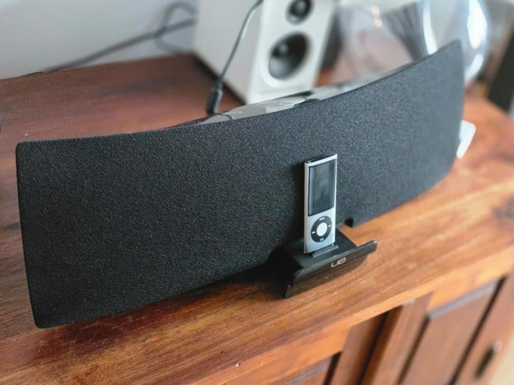 Logitech UE Air Speaker met Ipod Nano 5th 8Gb, Zo goed als nieuw, Minder dan 60 watt, Front, Rear of Stereo speakers, Ophalen