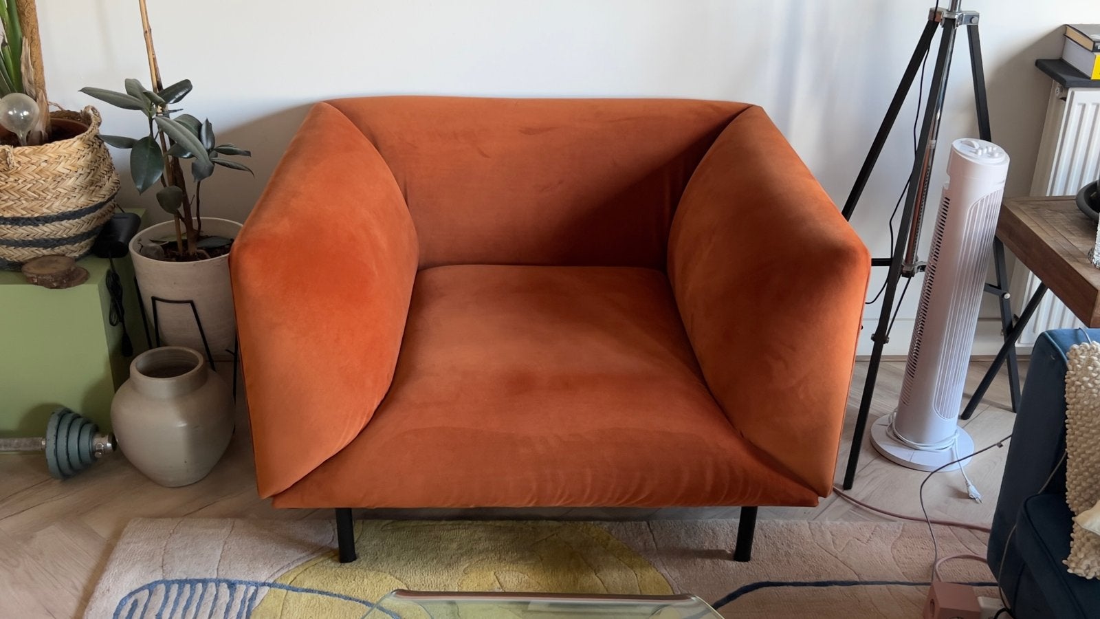 Wehkamp terracotta/oranje fauteuil, fluweel, z.g.a.n., Ophalen, Zo goed als nieuw, Stof, 75 tot 100 cm