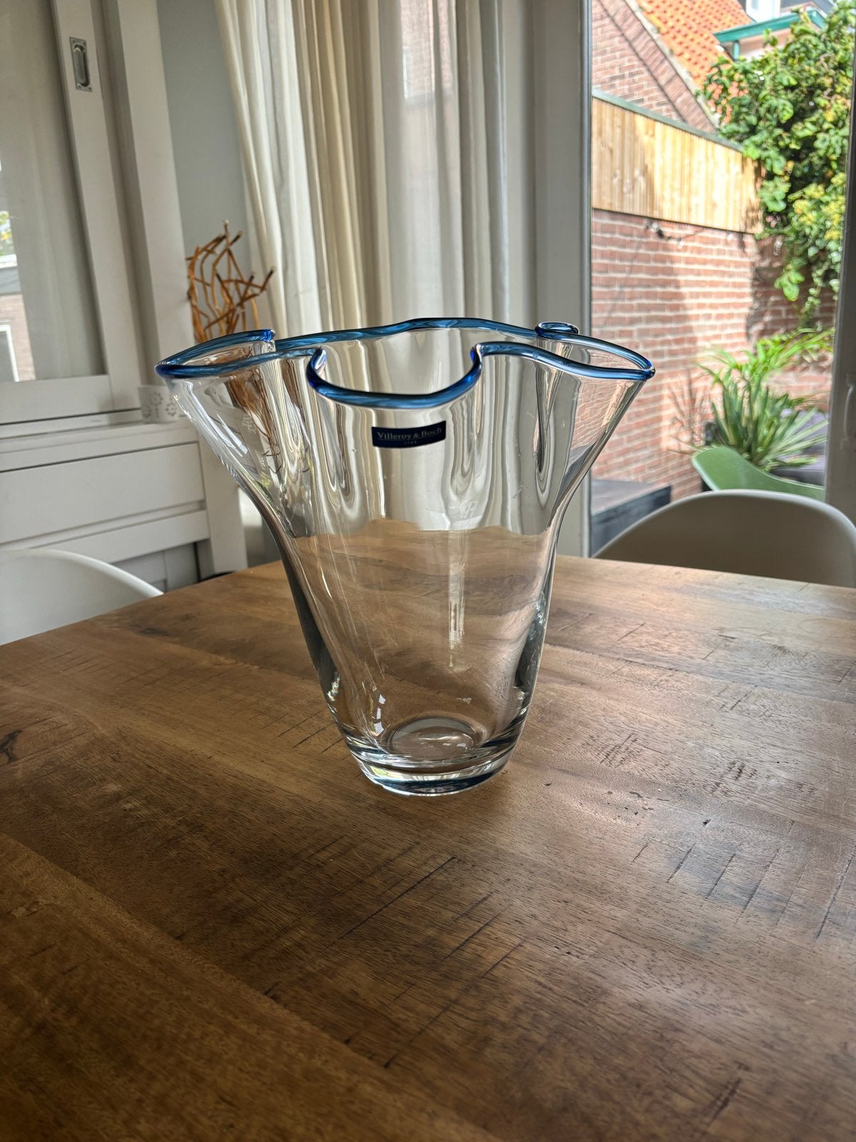 Villeroy & Boch glazen vaas met blauwe rand, Antiek en Kunst, Ophalen
