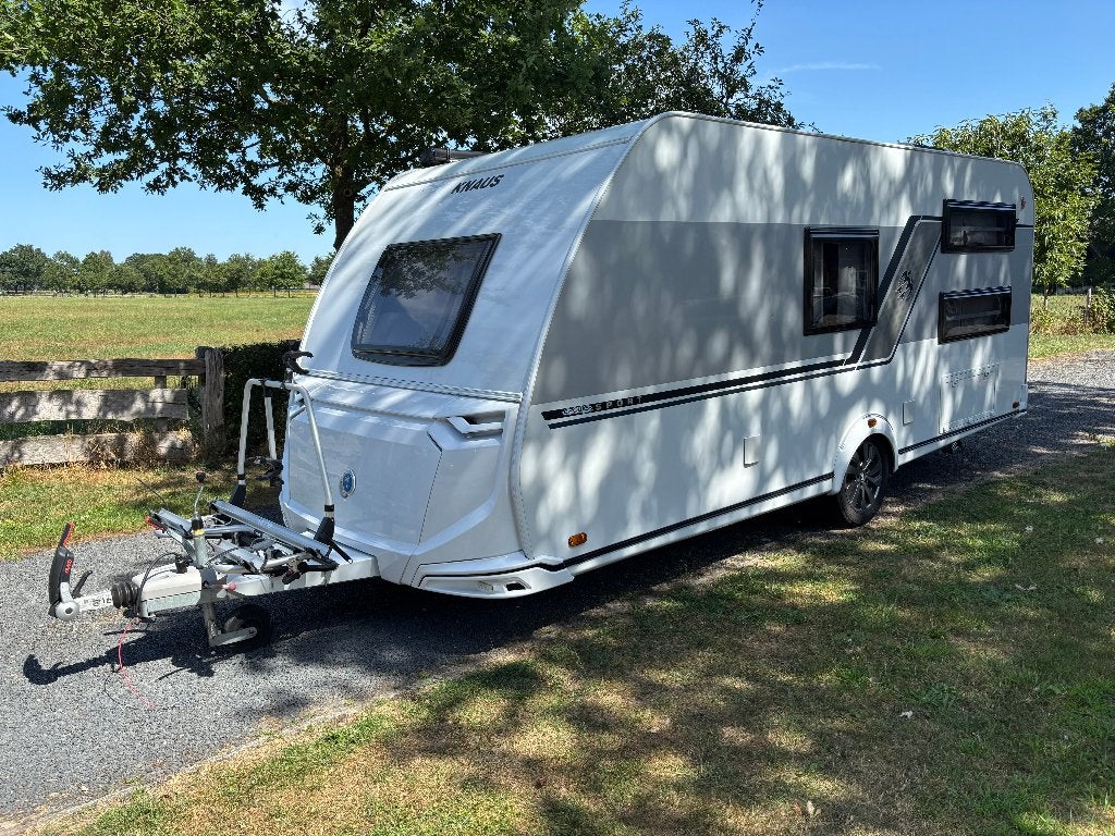 Luxe familiecaravan met stapelbedden en veel extra's, Caravans en Kamperen, Caravans, Vast bed, Bedrijf, Treinzit, 4 tot 5 meter