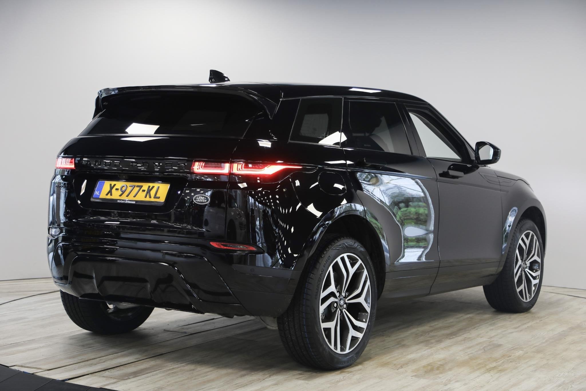 Land Rover Range Rover Evoque 1.5 P300e AWD R-Dynamic S | Pa, Automaat, 309 pk, Euro 6, 15 kWh