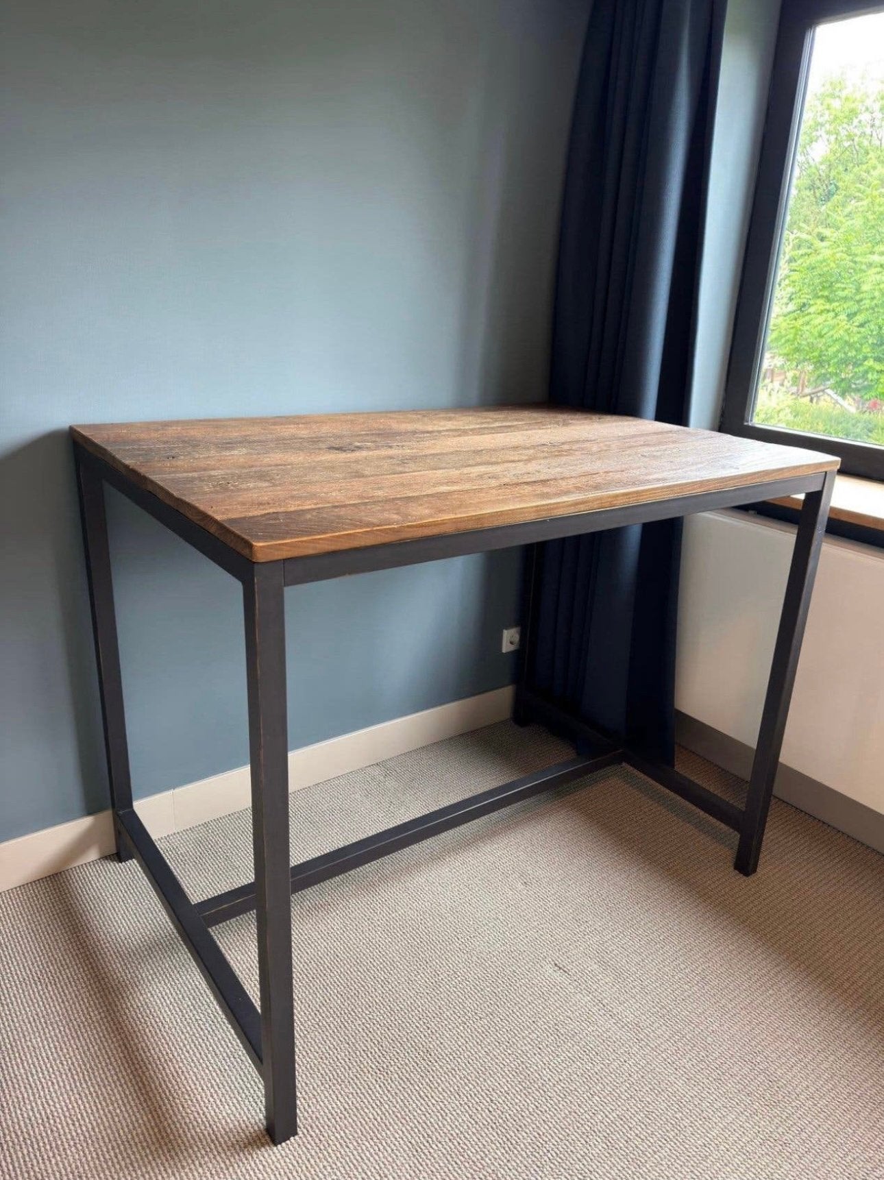 Hoge houten bartafel, Ophalen, Zo goed als nieuw