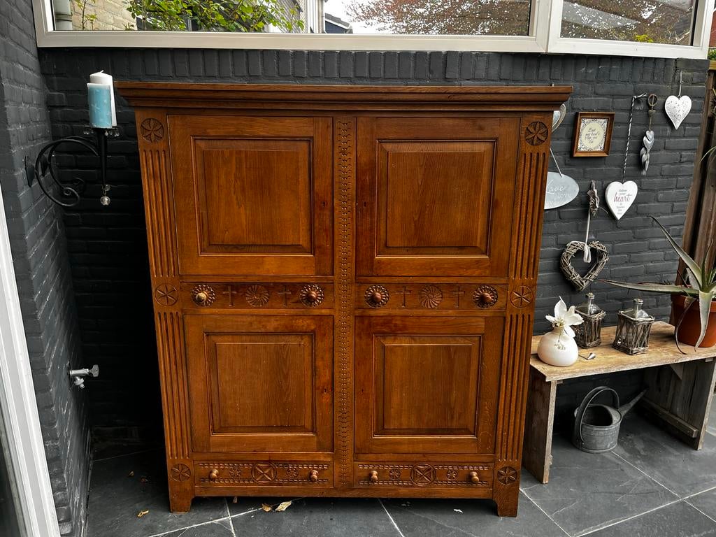 Antieke Eikenhouten Kast met Unieke Details, Antiek en Kunst, Antiek | Meubels | Kasten, Ophalen