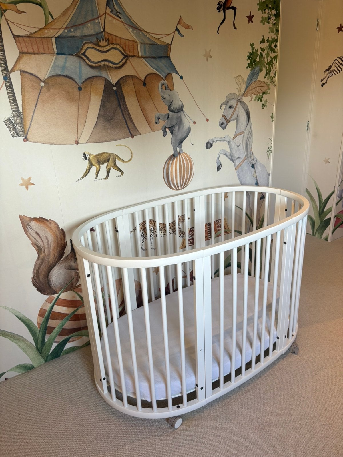 Stokke Sleepi babybed/ meegroeibed v2, Ophalen, Zo goed als nieuw, Ledikant