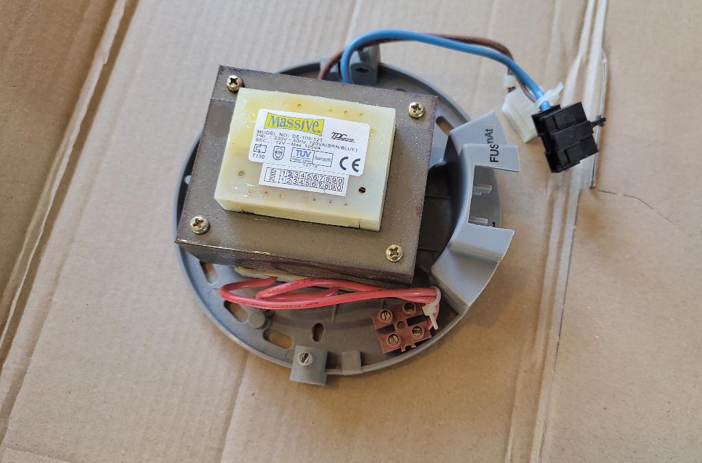 Massive 12V transformator max 105VA voor halogeen of LED, Hobby en Vrije tijd, Elektronica-componenten, Straat 1, plaats, Gebruikt