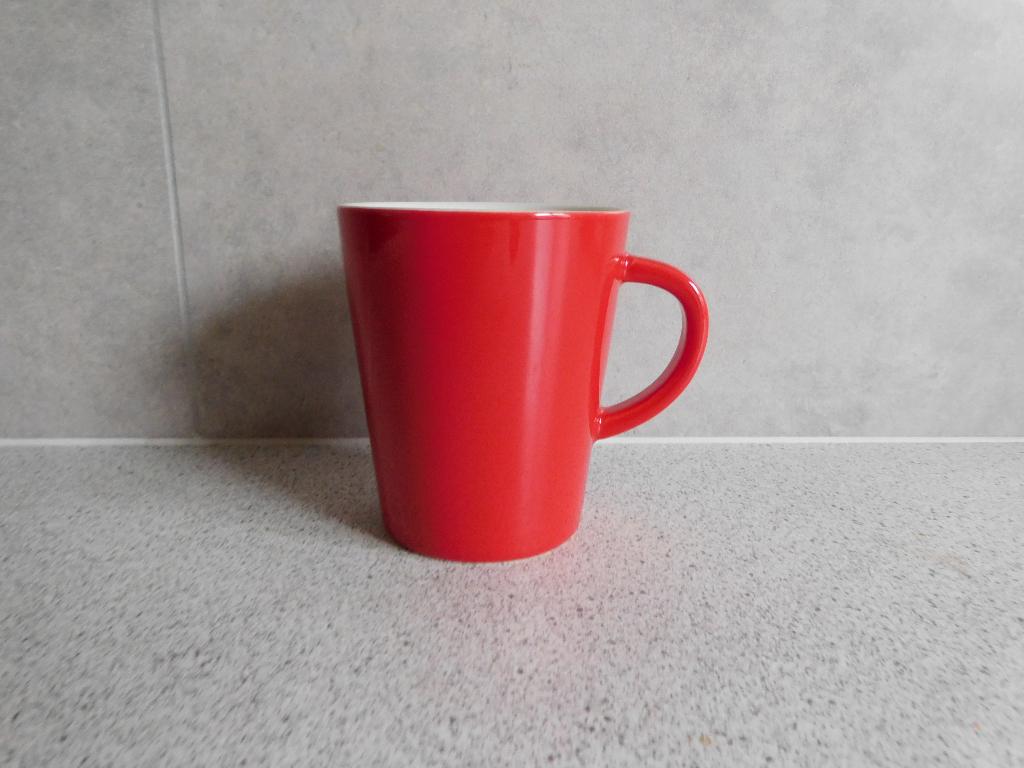 Mok 10x8 cm. 280 ml. New Bone China Rood Premier Hema, Ophalen of Verzenden, Zo goed als nieuw, Overige stijlen, Kop(pen) en/of Schotel(s)