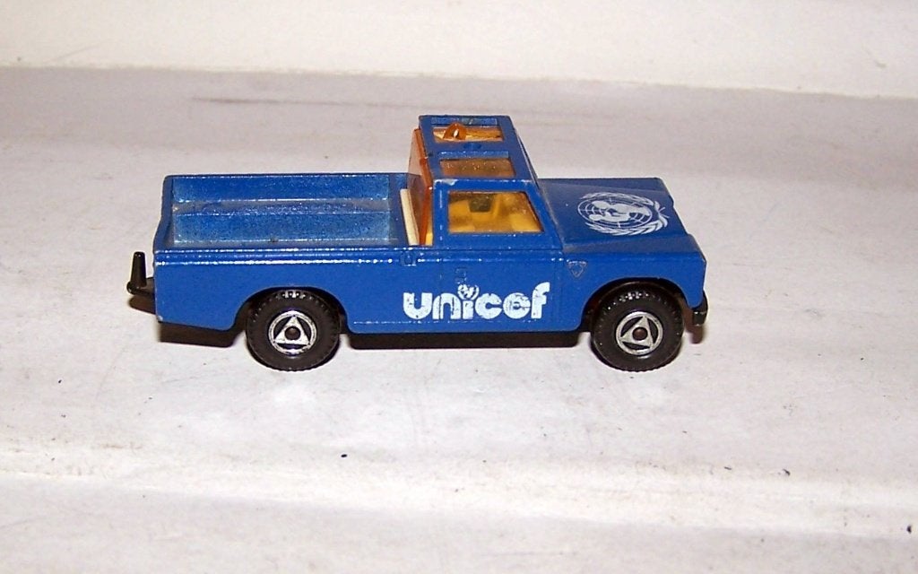 Efsi Landrover Unicef model. Igs., Hobby en Vrije tijd, Ophalen of Verzenden, Zo goed als nieuw, Bus of Vrachtwagen, Efsi