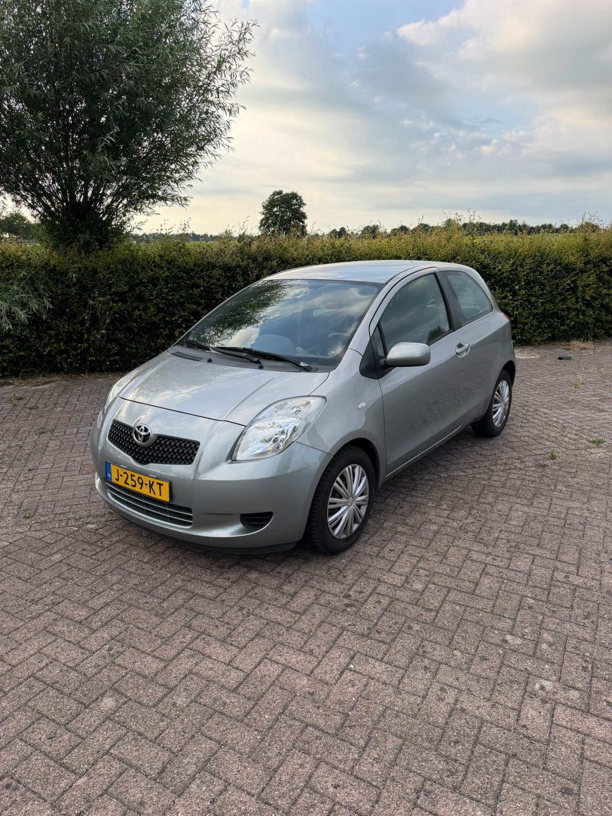 Toyota Yaris 1.3 16V Vvt-i 3DR 2006 Grijs, Voorwielaandrijving, Stof, 40 €/maand, 4 cilinders