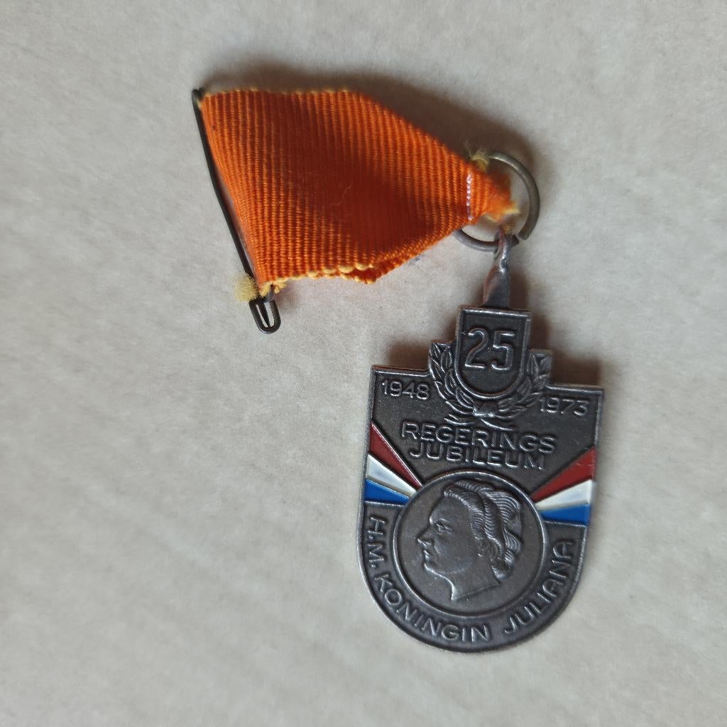Koningin Juliana Regeringsjubileum 1973 medaille, Ophalen of Verzenden, Overige materialen