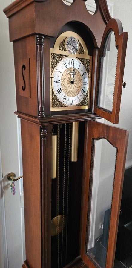 Klassieke staande klok met Tempus Fugit wijzerplaat, Ophalen