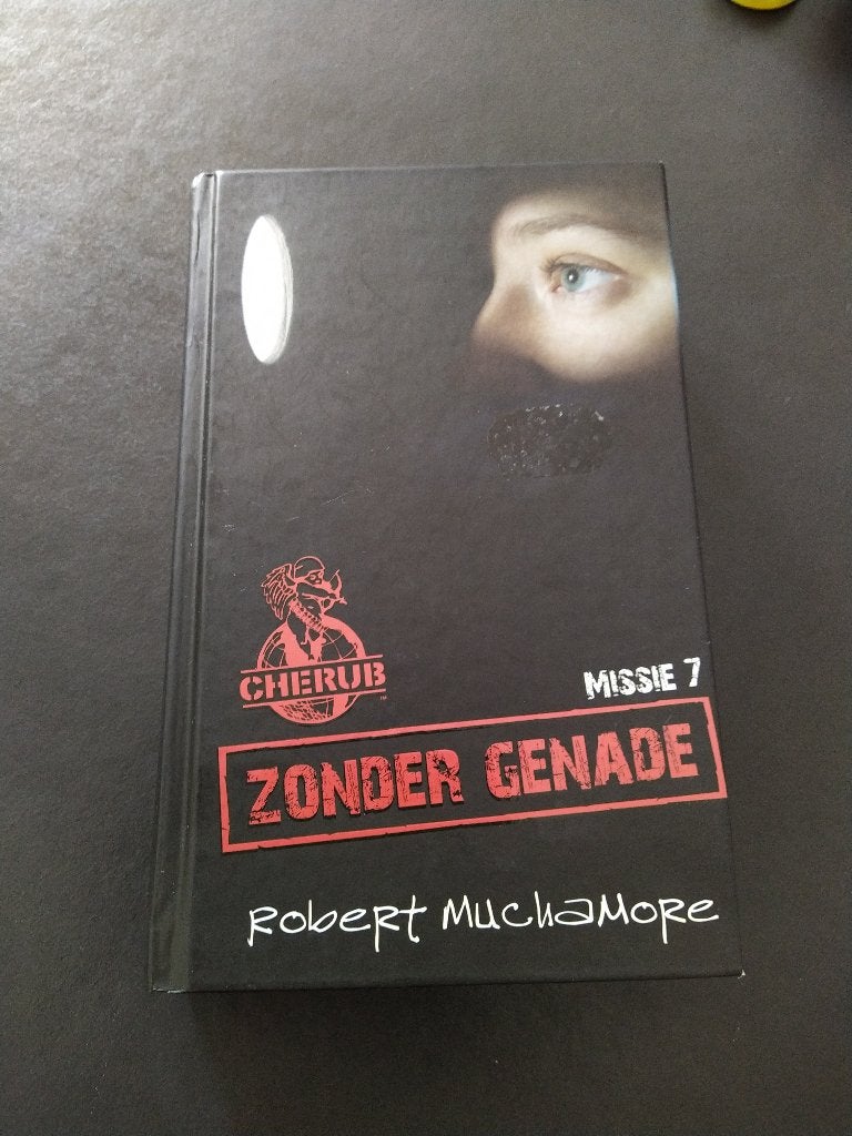 Cherub missie 7: zonder genade - robert muchamore, Boeken, Ophalen of Verzenden, Gelezen