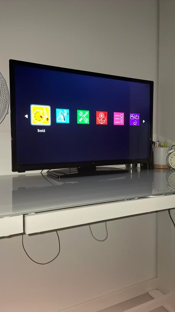 OK. Tv  60HZ 33 inch Erg mooie beeld,kleurrijk, Ophalen of Verzenden, Zo goed als nieuw, 50 Hz, Overige merken