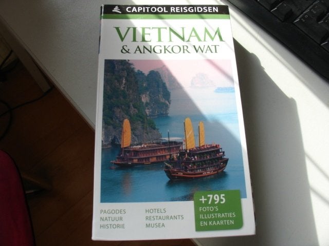 capitool - vietnam & angkor wat, Boeken, Gelezen, Capitool, Ophalen of Verzenden, Reisgids of -boek
