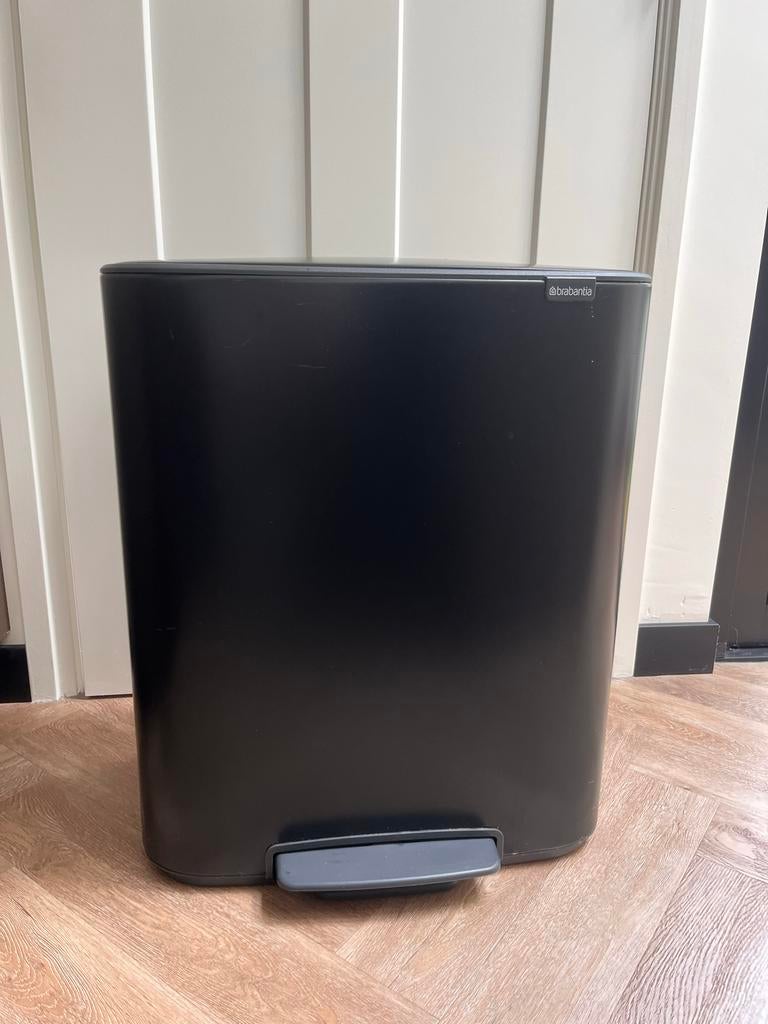 Brabantia Bo Touch Bin prullenbak - Zwart, Ophalen, Met pedaal, 50 tot 75 cm, Zo goed als nieuw