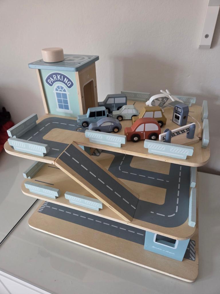 Houten parkeergarage met auto's, Ophalen of Verzenden, Zo goed als nieuw