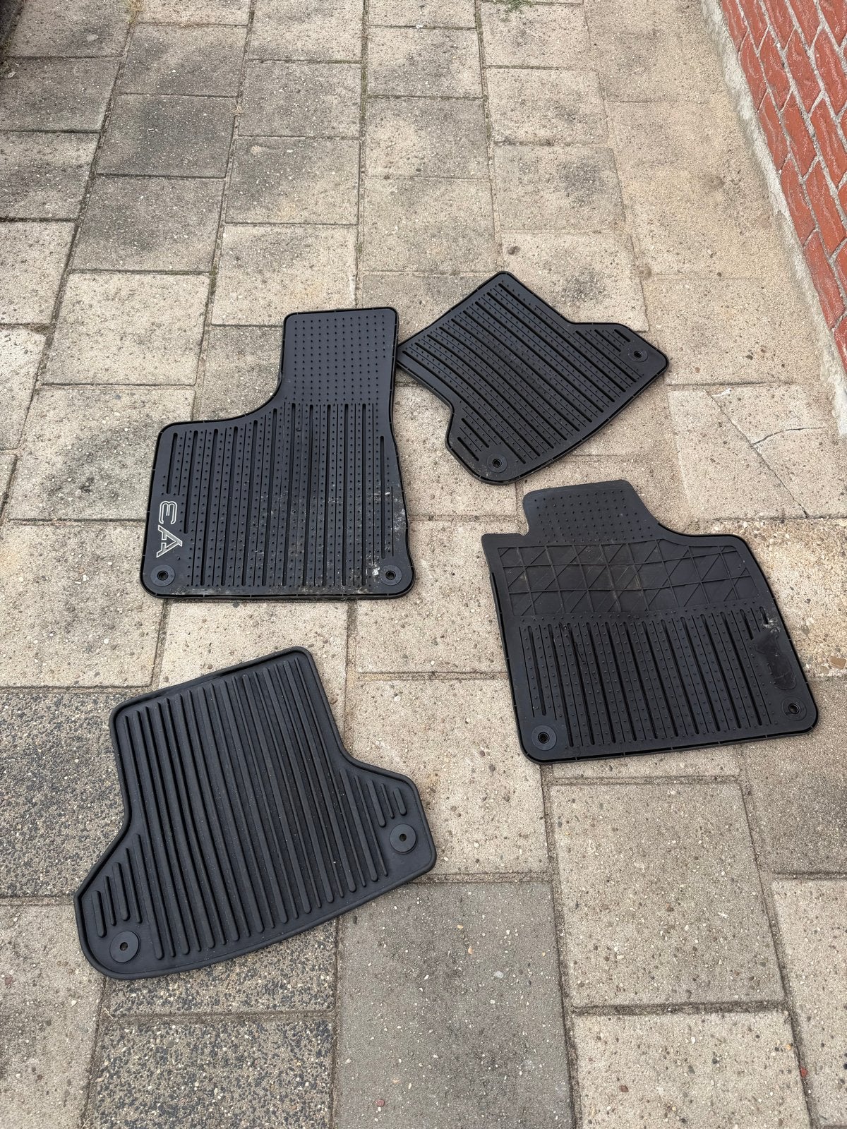 Rubberen automatten set (4 stuks) audi a3  8v, Ophalen of Verzenden, Gebruikt
