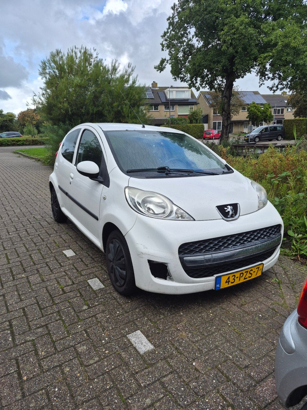 Peugeot 107 1.0 12V 5DR 2011 Wit, Voorwielaandrijving, Stof, Zwart, 4 stoelen