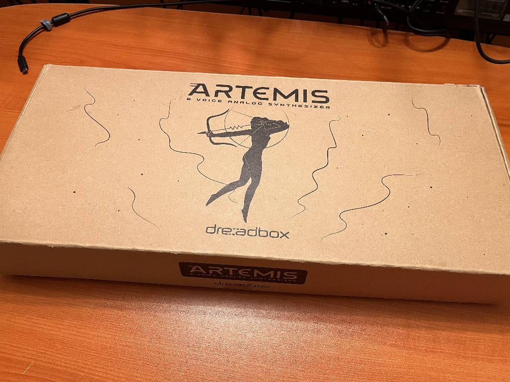 Dreadbox Artemis analog desktop poly synth, Overige aantallen, Zo goed als nieuw, Met midi-aansluiting, Ophalen
