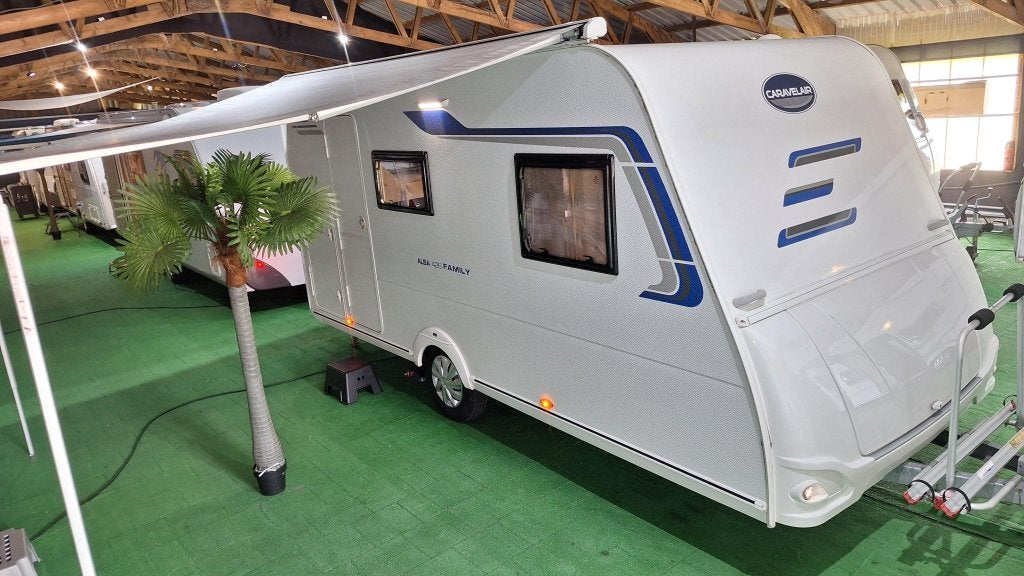 Caravelair Alba Family 426 Mover/Casetteluifel, Caravans en Kamperen, Caravans, Treinzit, 750 - 1000 kg, Contact@caravelair.tm.fr
