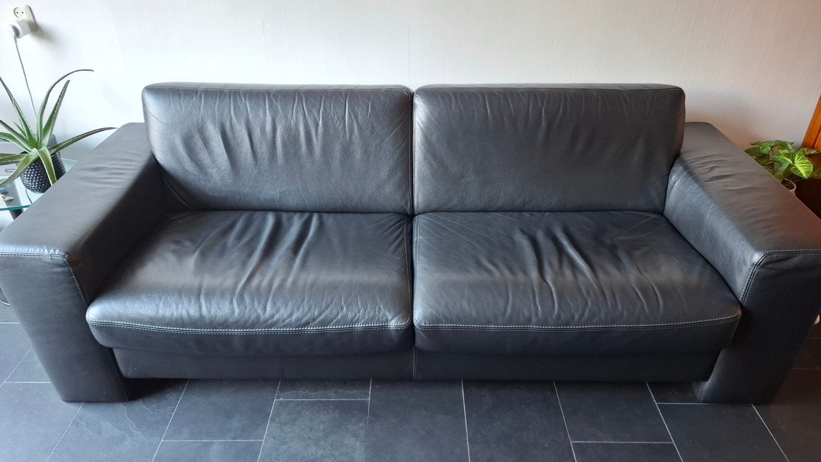 mooie zwart leren 3 zits bank
 3 zitsbank - kwaliteits zwart, Huis en Inrichting, Ophalen, 75 tot 100 cm, Leer