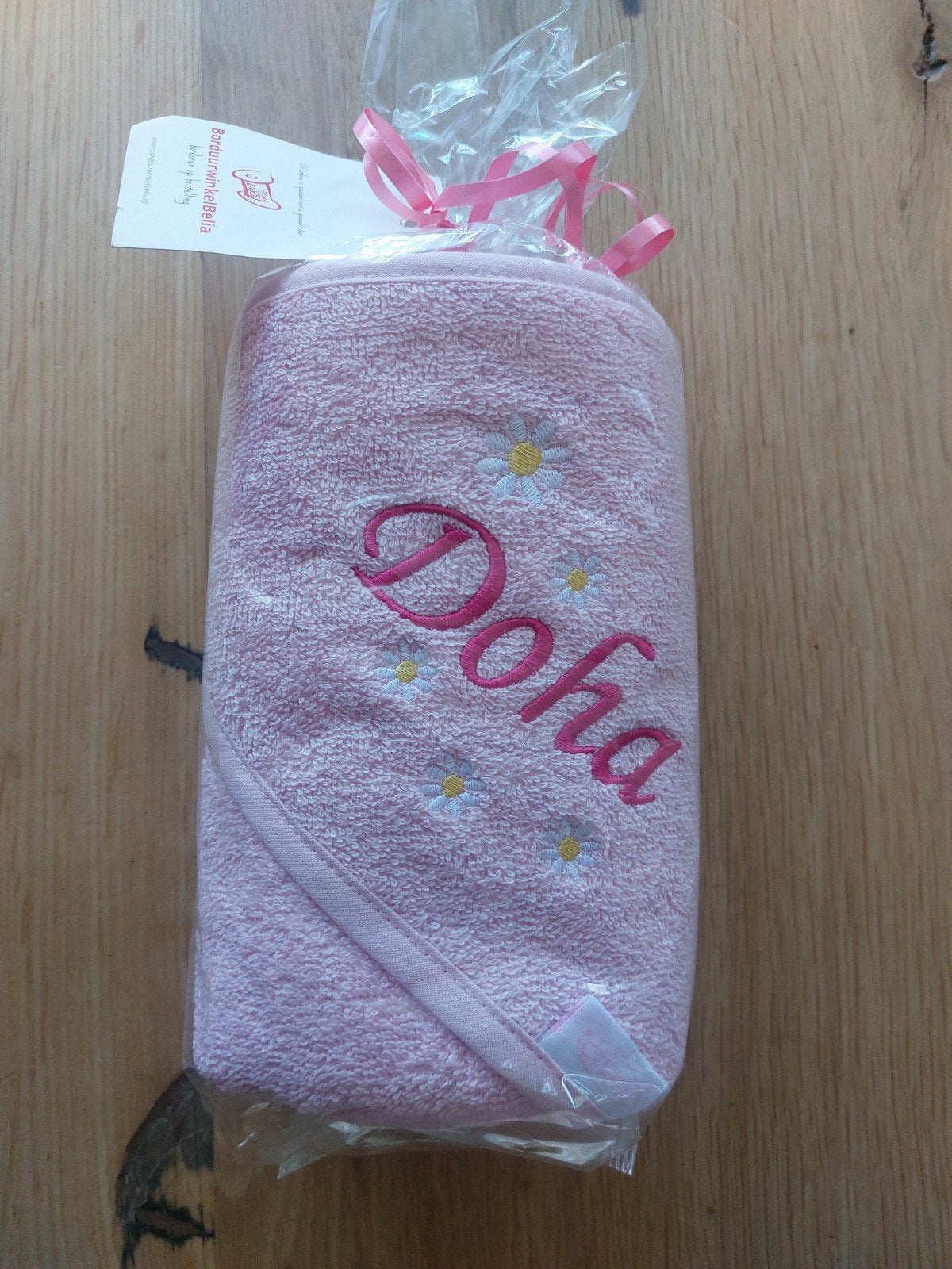 Roze Badcape met naam 'Doha' en madeliefjes geborduurd, Ophalen of Verzenden
