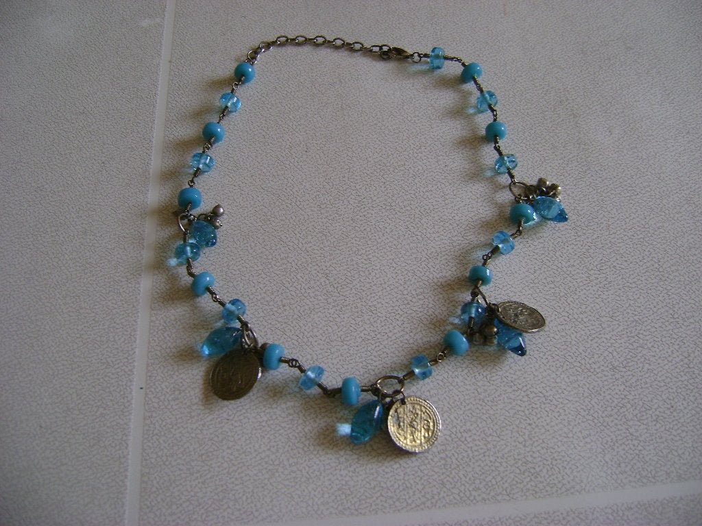 ketting met blauwe steentjes en muntjes, Ophalen of Verzenden, Zo goed als nieuw, Blauw, Overige materialen