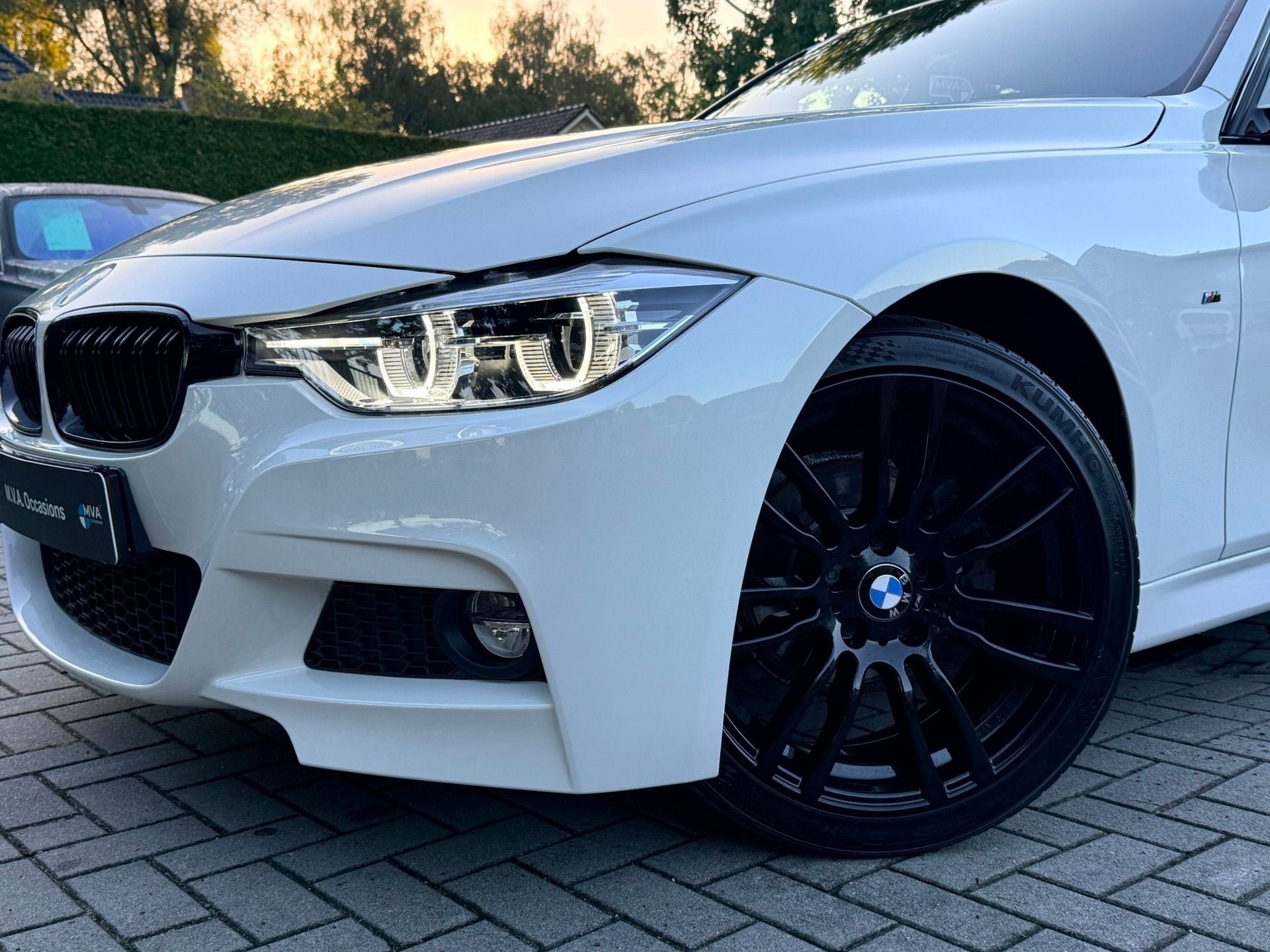BMW 3-serie 318i M Sport Lci|19 inch M|Navigatie|Cruise cont, Alcantara, Wit, Origineel Nederlands, Handgeschakeld