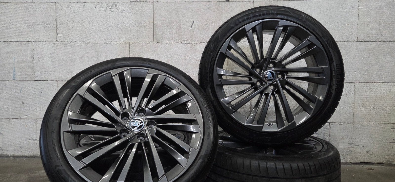 19" Skoda Superb IV Karoq originele velgen zomerbanden TPMS, 19 inch, Gebruikt, Banden en Velgen, Ophalen of Verzenden
