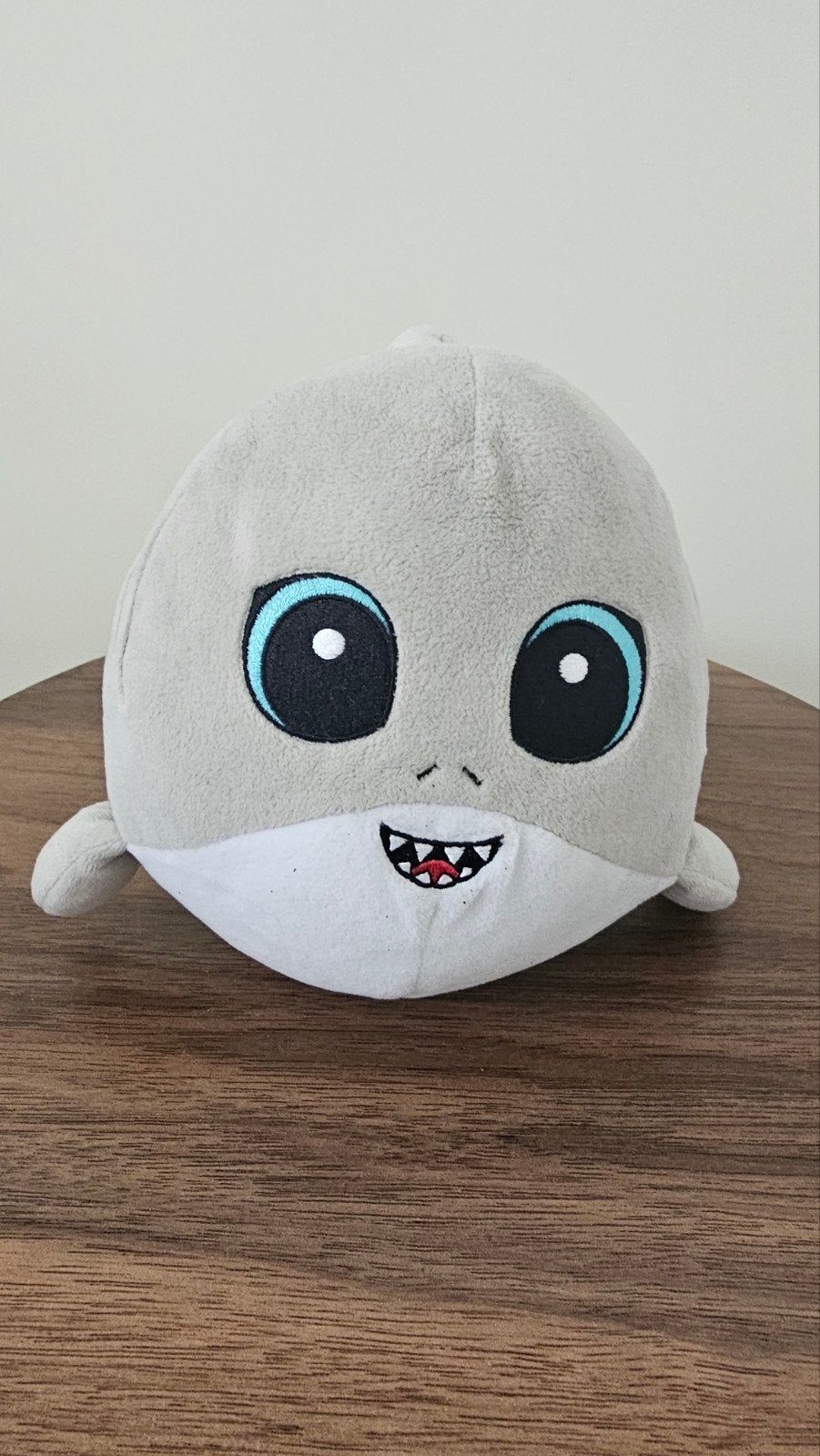 Leuke grijze haai knuffel - Zo goed als nieuw, Overige typen, Grijs, Ophalen of Verzenden, Zo goed als nieuw