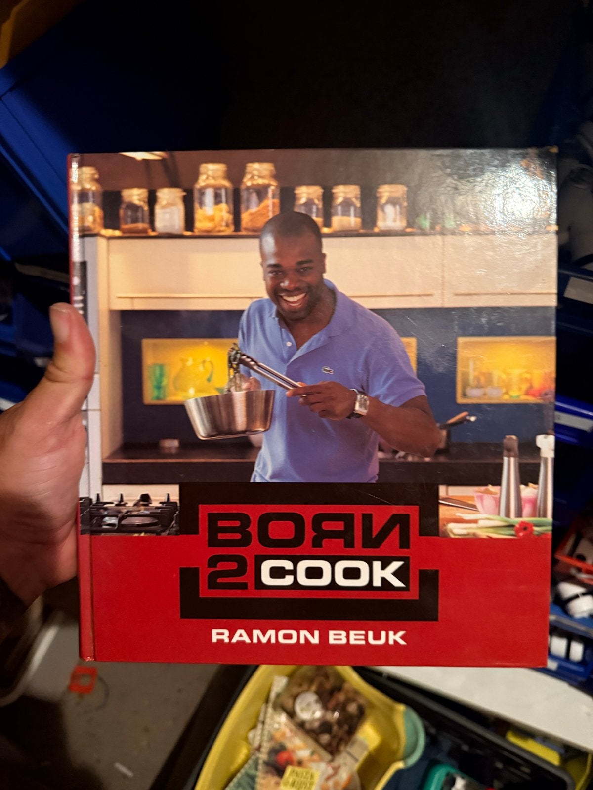 Born2Cook - Ramon Beuk kookboek, Boeken, Ophalen of Verzenden, Zo goed als nieuw, Overige gebieden, Voorgerechten en Soepen