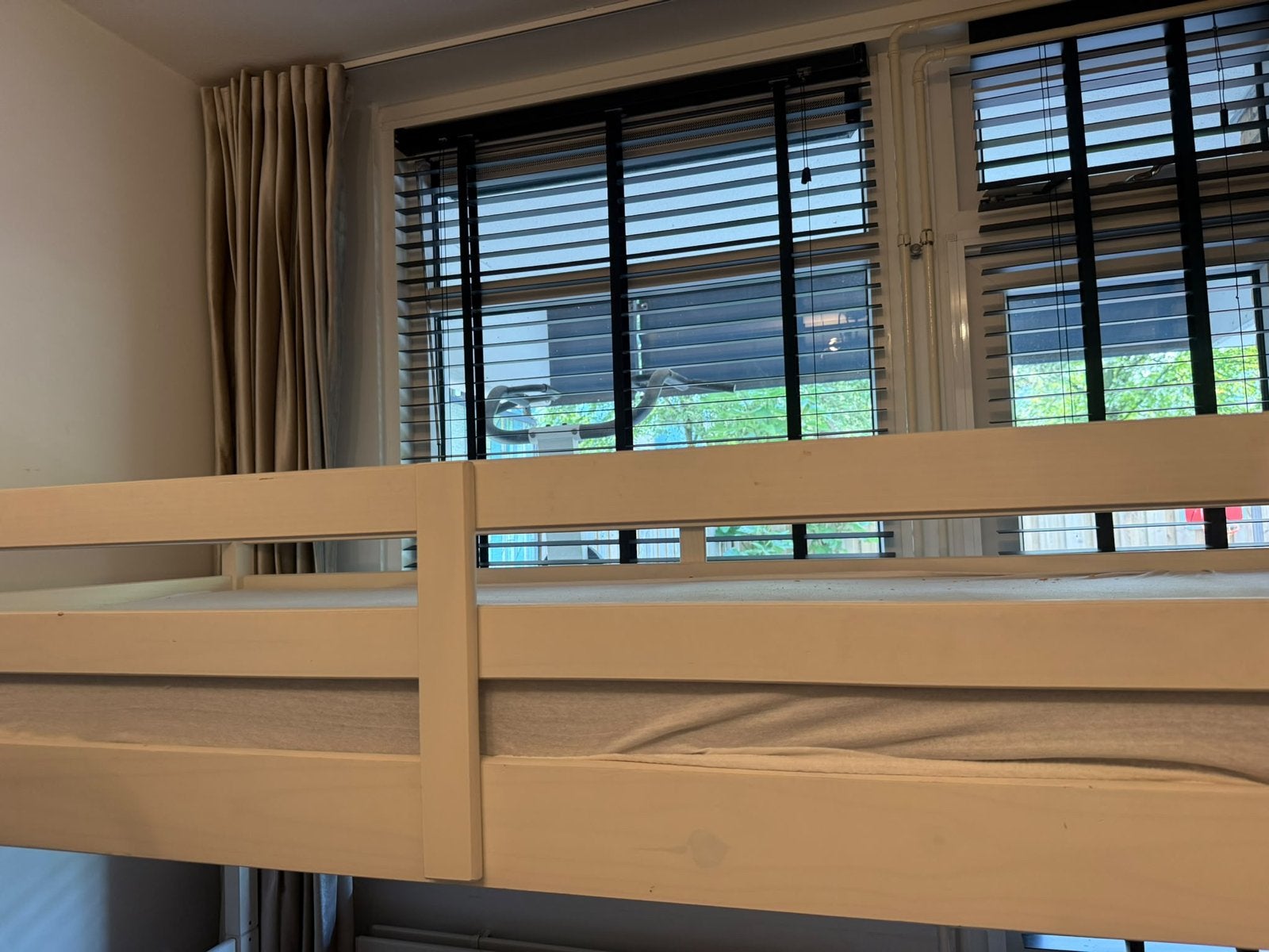Stevig wit stapelbed met lattenbodems, Huis en Inrichting, Gebruikt, 90 cm, 160 tot 180 cm, Tweepersoons