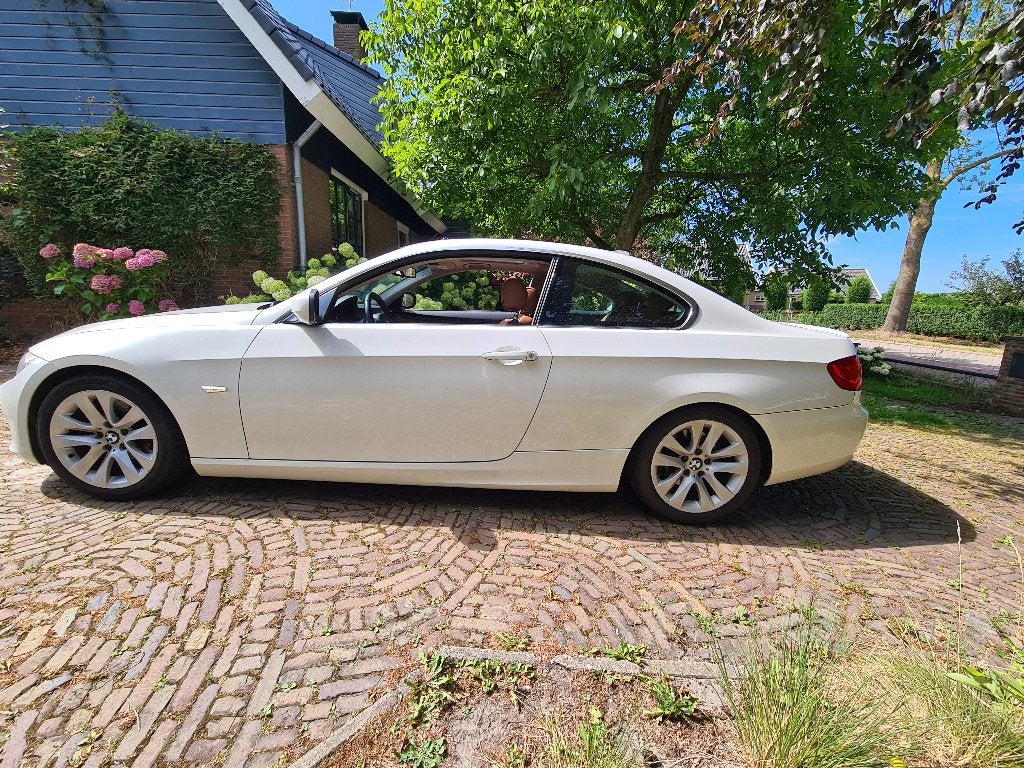 BMW 328i Coupé E92 3.0 6-cilinder – 230 pk – Automaat, Auto's, Achterwielaandrijving, 1800 kg, Wit, Leder