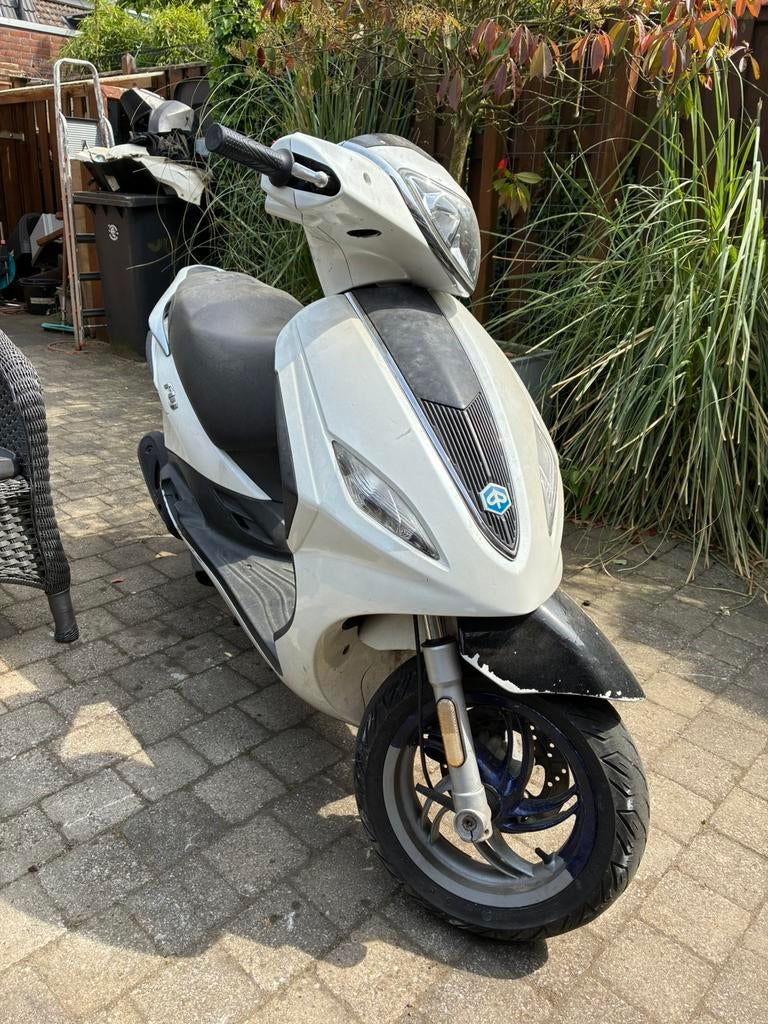 Piaggio New Fly 4 takt 2012, Fietsen en Brommers, Scooters | Piaggio, Gebruikt, Fly, Benzine, Ophalen