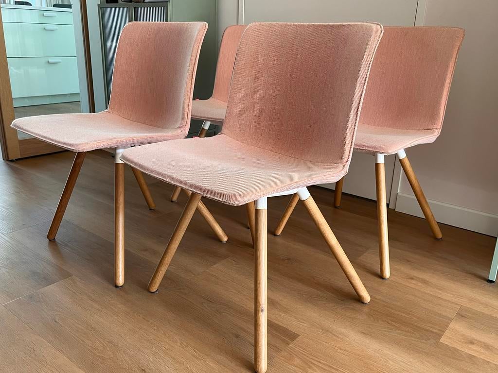 Gispen Nomi Stoelen - 4 stuks met roze stof en rode zitting, Huis en Inrichting, Stoelen, Ophalen, Overige kleuren, Zo goed als nieuw