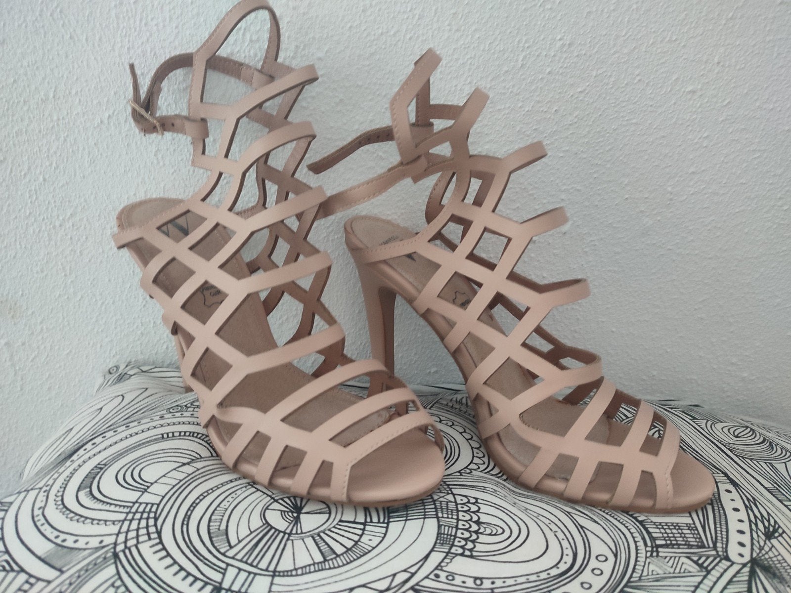 Leren nude sandalettes met hoge hak, Beige, Ophalen of Verzenden, Zo goed als nieuw, Schoenen met hoge hakken