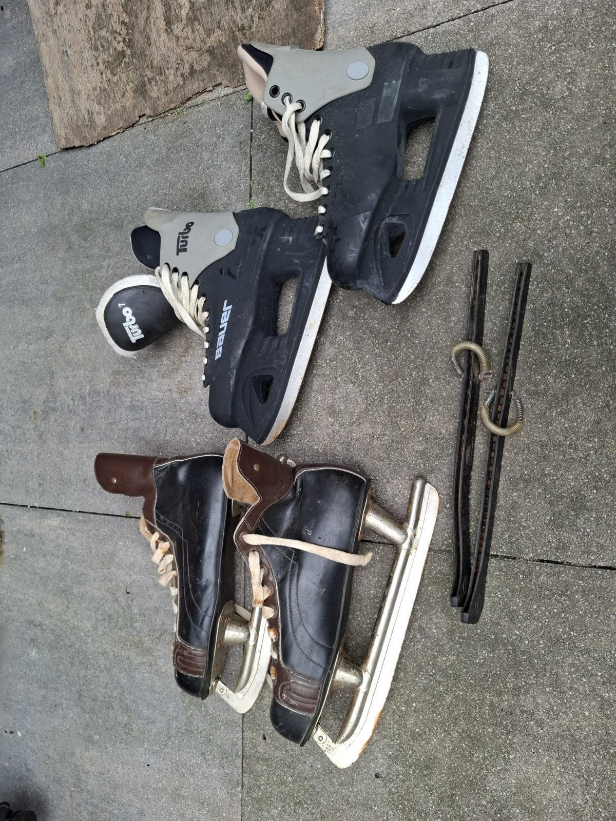 2 paar hockey schaatsen - Bauer en onbekend merk, Ophalen of Verzenden, Gebruikt, IJshockeyschaatsen, Bauer