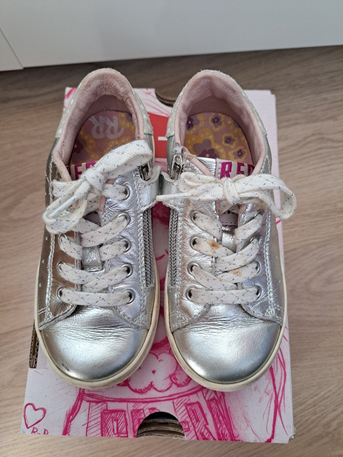 Zilverkleurige meisjes gympen schoenen maat 26 red rag, Ophalen, Gebruikt, Red Rag, Meisje