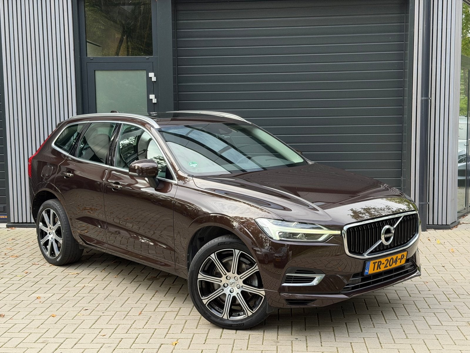 Volvo XC60 2.0 T8 Twin Engine AWD Momentum (bj 2018), Gebruikt, 4 cilinders, 2039 kg, Origineel Nederlands
