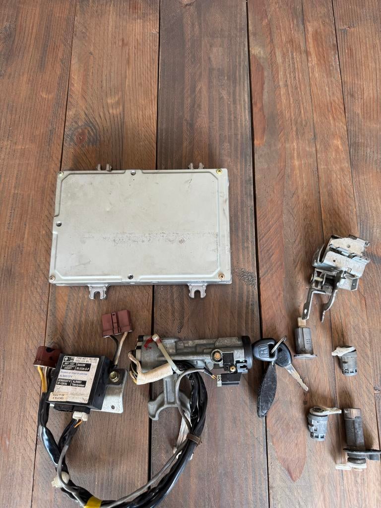 Honda P28 ECU + Complete Slotenset, Ophalen of Verzenden, Gebruikt, Honda