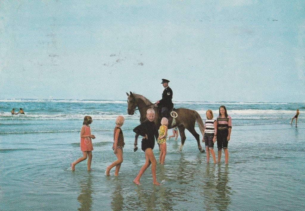 TERSCHELLING Politie te Paard op Strand, Verzenden, 1960 tot 1980, Gelopen, Waddeneilanden
