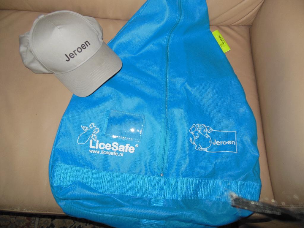 Lice safe zak voor jas, + grijze pet, beide met naam Jeroen, Ophalen of Verzenden, Nieuw, One size