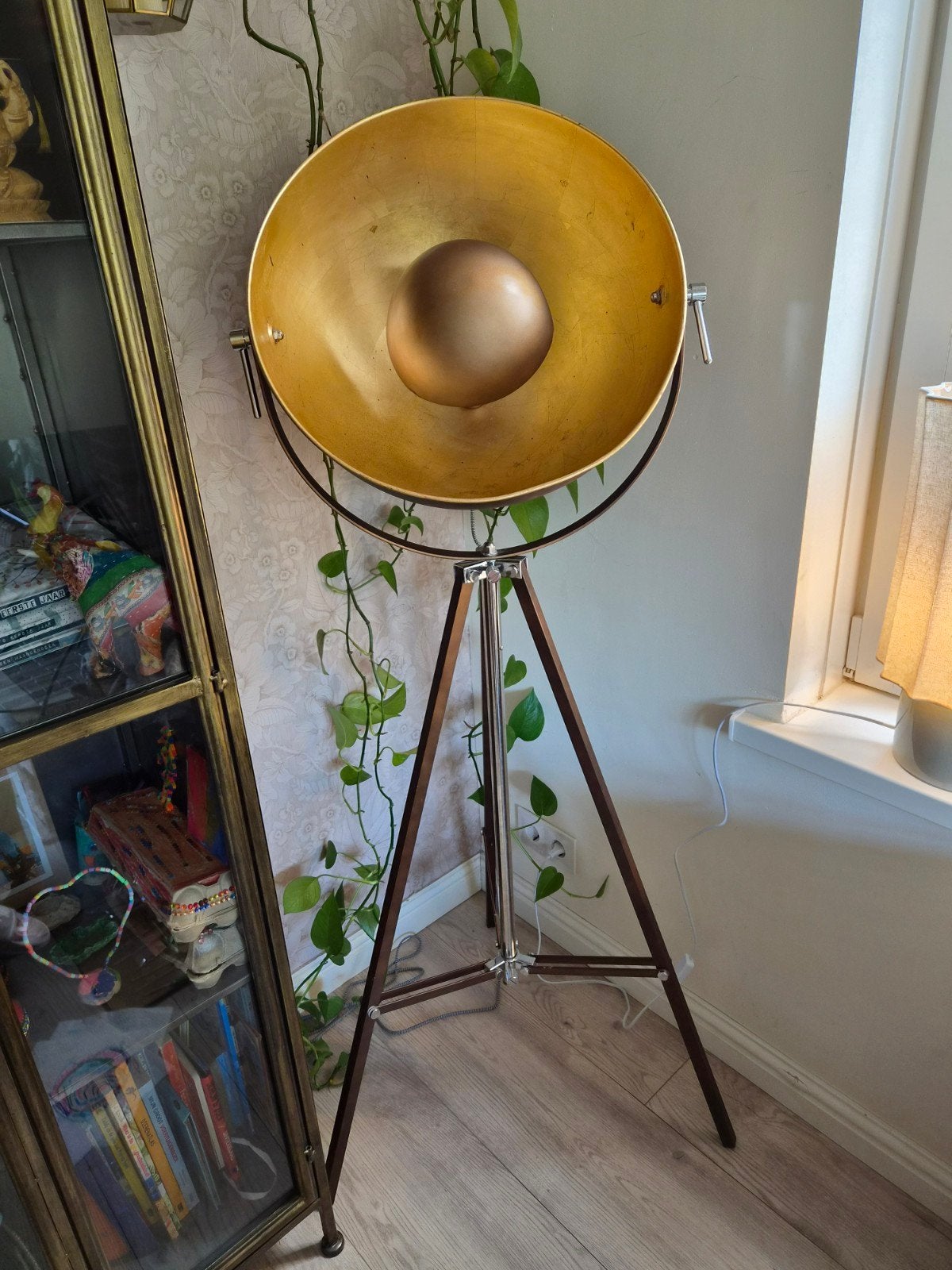 Super mooie vloerlamp met driepoot - Brons/Koperkleurig, Huis en Inrichting, Ophalen, Gebruikt, Industrieel, Modern, E27 (groot)
