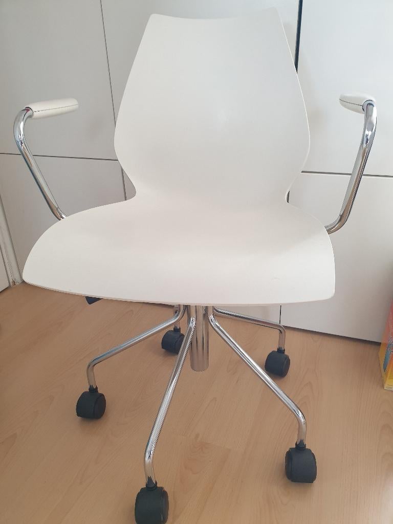 Kartell witte design buro Stoel met wielen, armleuningen, Huis en Inrichting, Stoelen, Ophalen, Kunststof, Wit, Zo goed als nieuw