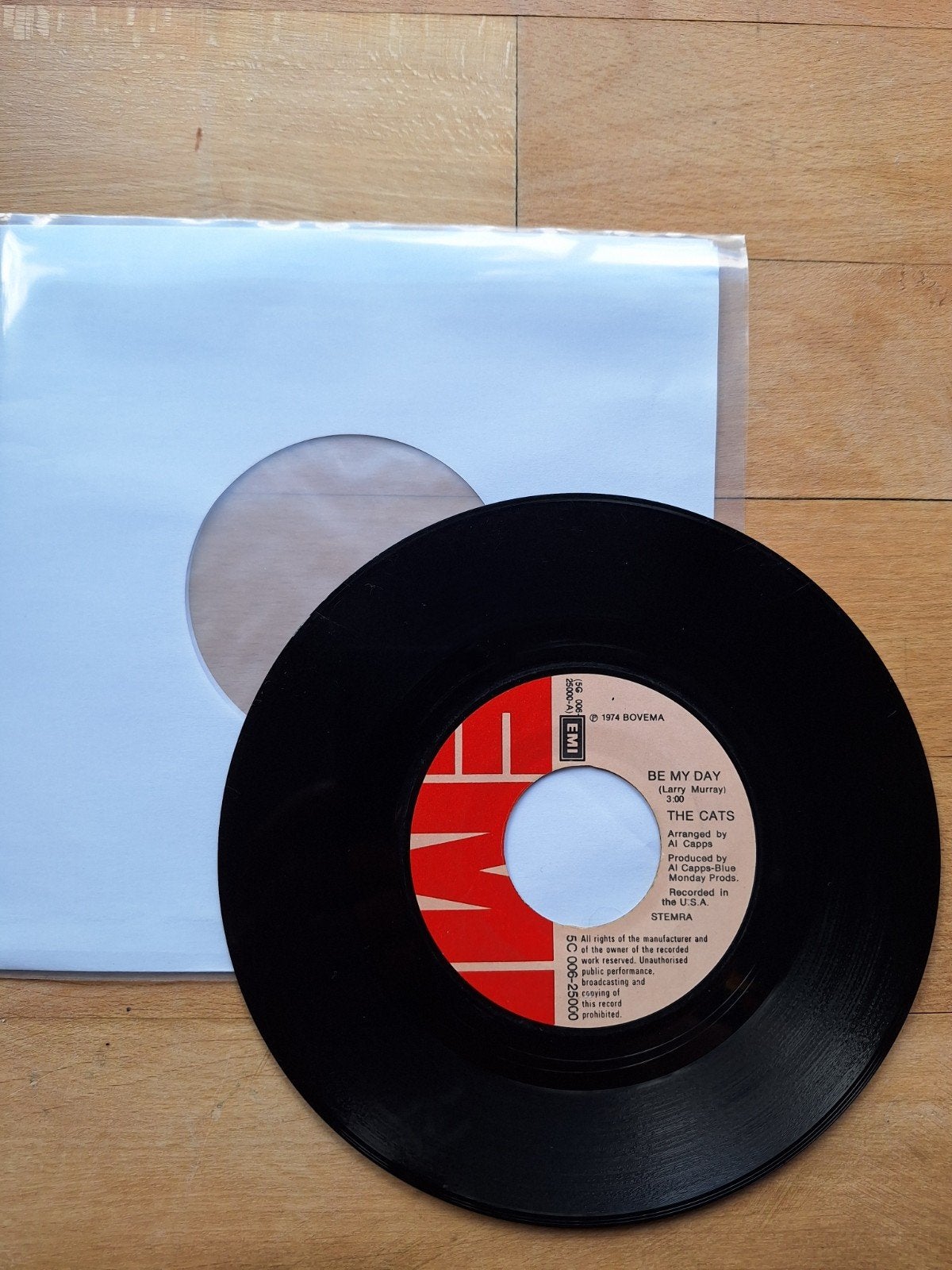 The Cats - She's On Her Own / Be My Day (Single), Originele persing, Ophalen of Verzenden, Gebruikt, Pop