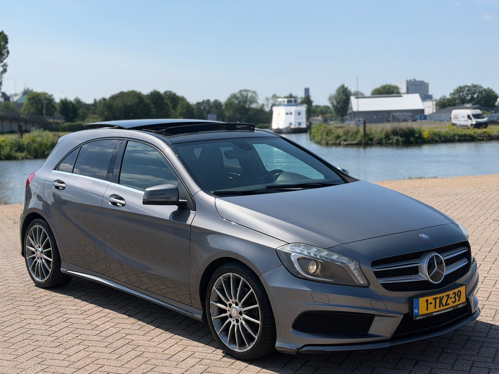 Mercedes-Benz A-Klasse A180 - Pano - Automaat - Xenon - Led, 4 cilinders, Alcantara, 122 pk, 1595 cc