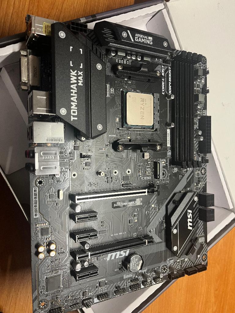 MSI B450 Tomahok + AMD Ryzen 3600, Computers en Software, Moederborden, DDR4, Ophalen of Verzenden, Zo goed als nieuw, Socket AM4