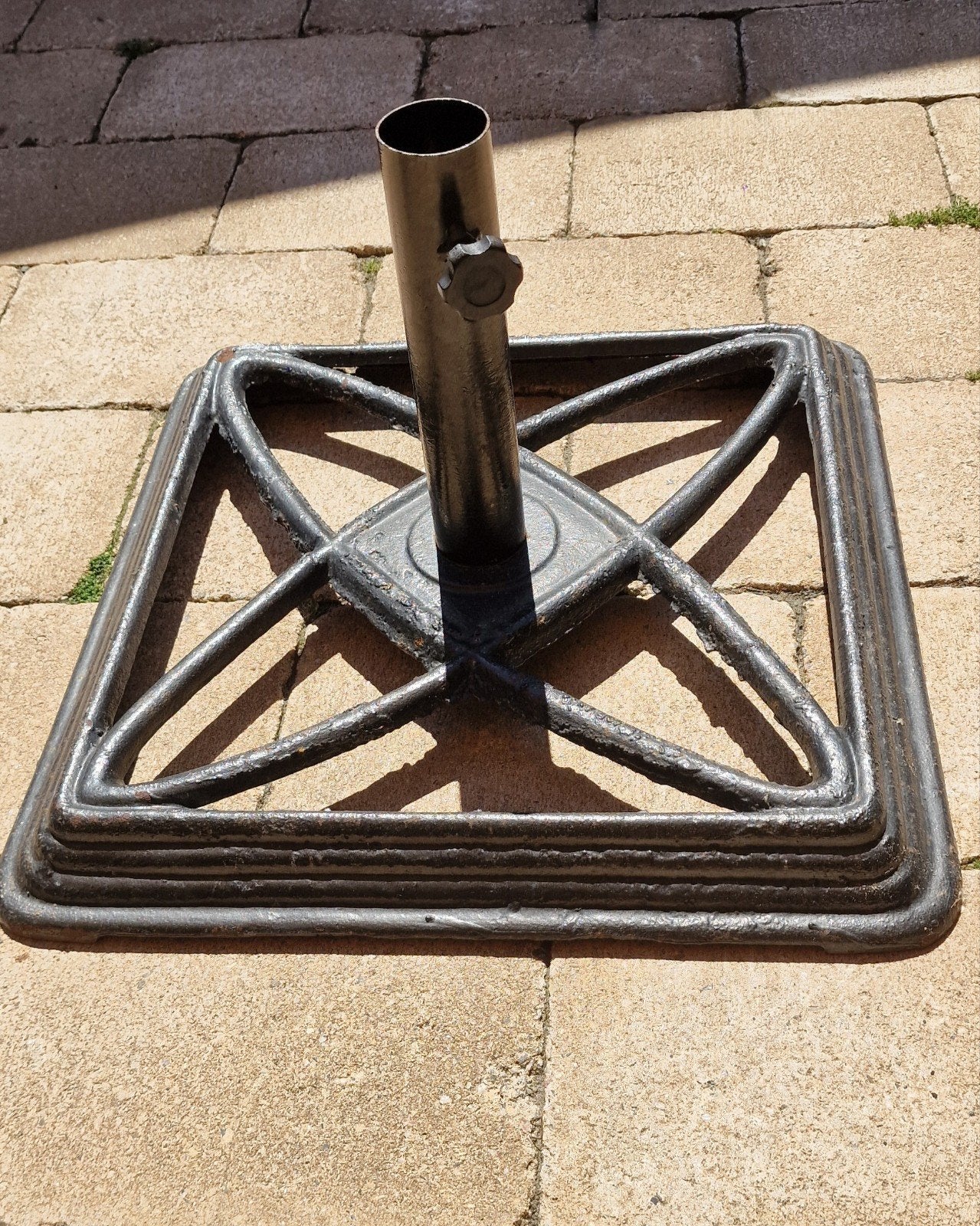 Stevige parasolvoet van gietijzer, Tuin en Terras, Parasols, Ophalen of Verzenden, Gebruikt, Minder dan 1 meter, Parasolvoet